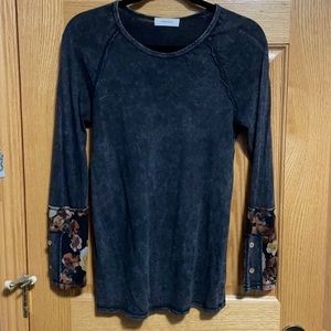 Boutique long sleeve distressed top floral detail